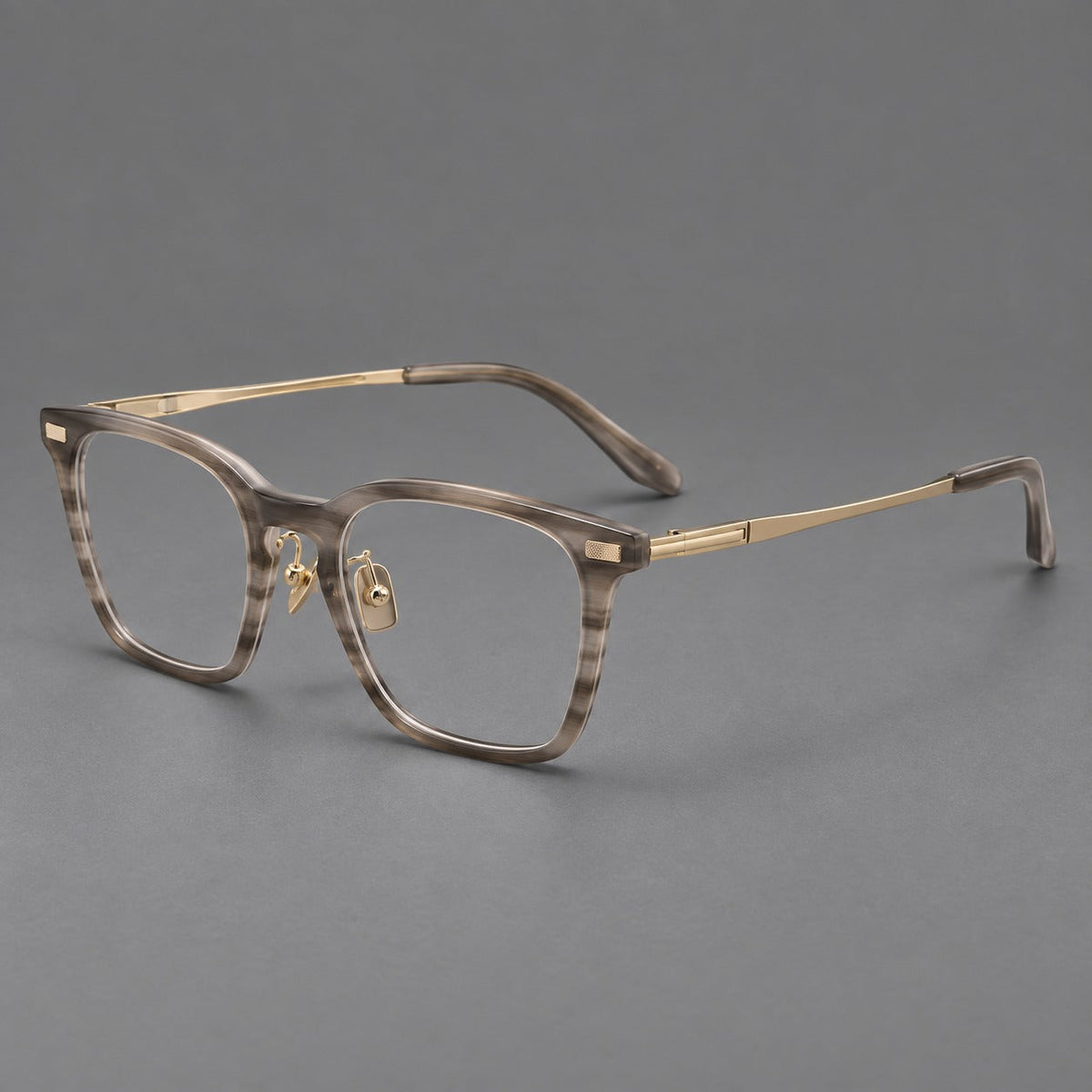 Montatura classica in acetato e titanio con bordi quadrati arrotondati e angoli lavorati — immagine del prodotto